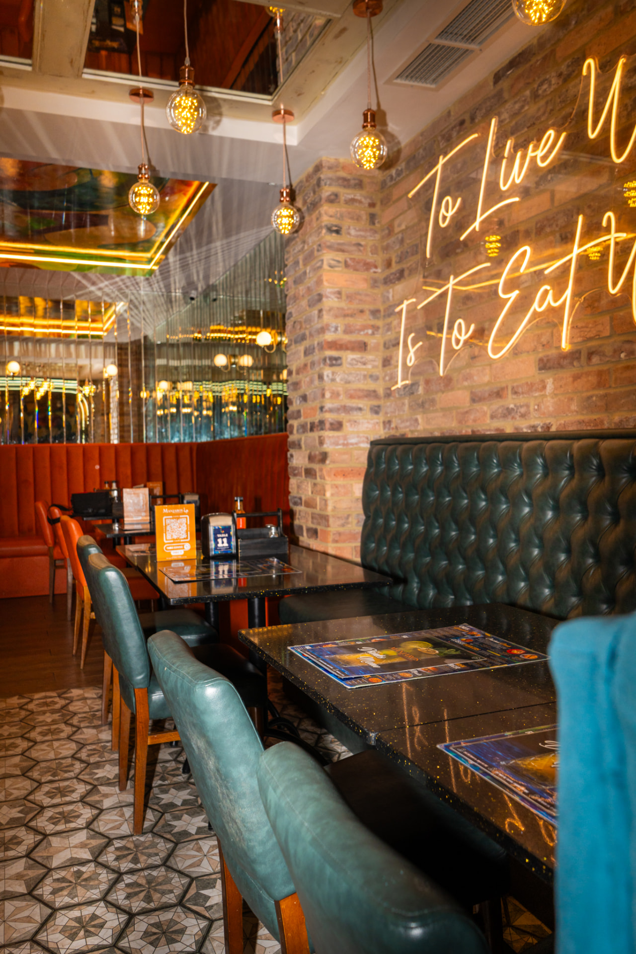 Manjaros London interior 2
