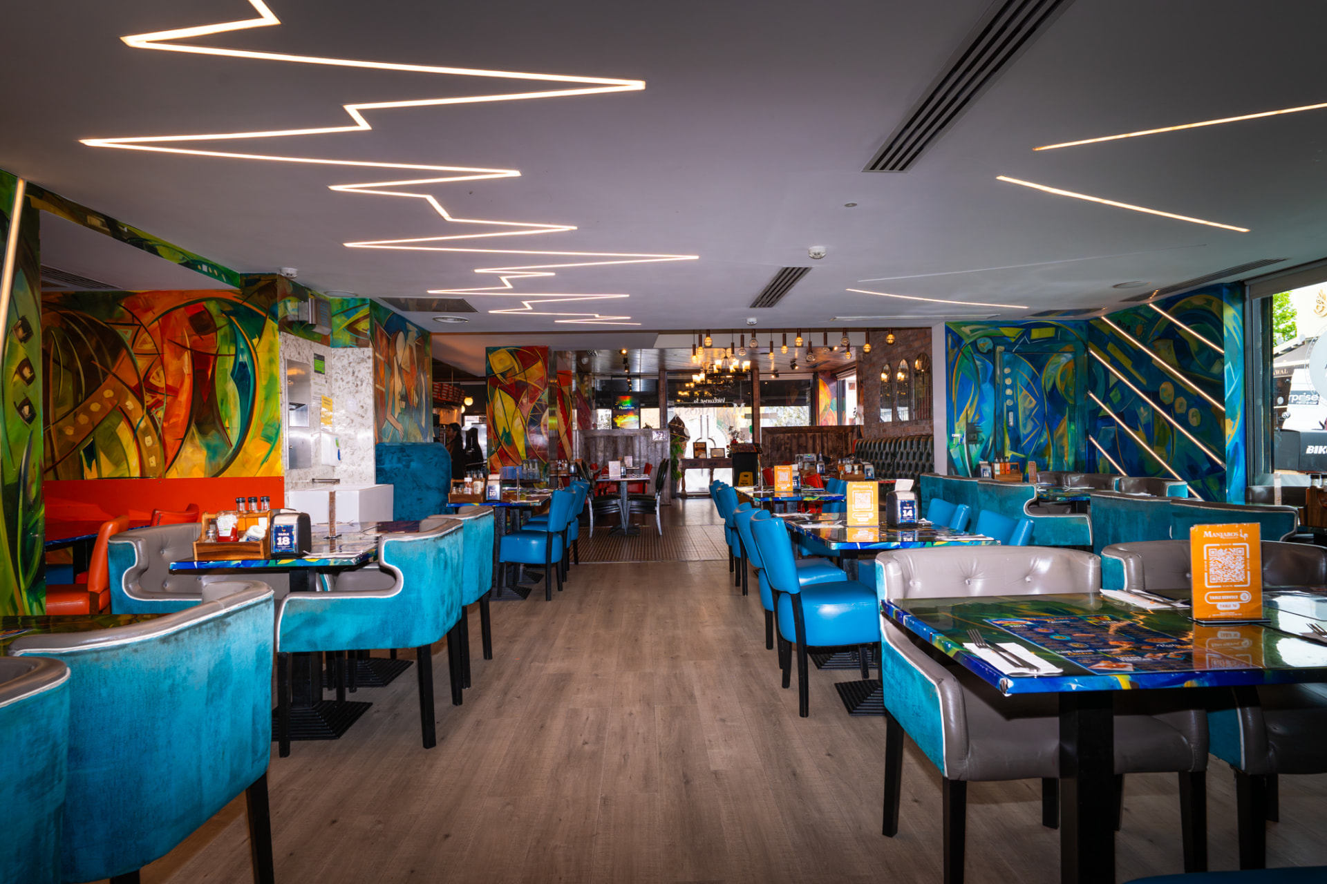 Manjaros London interior 35