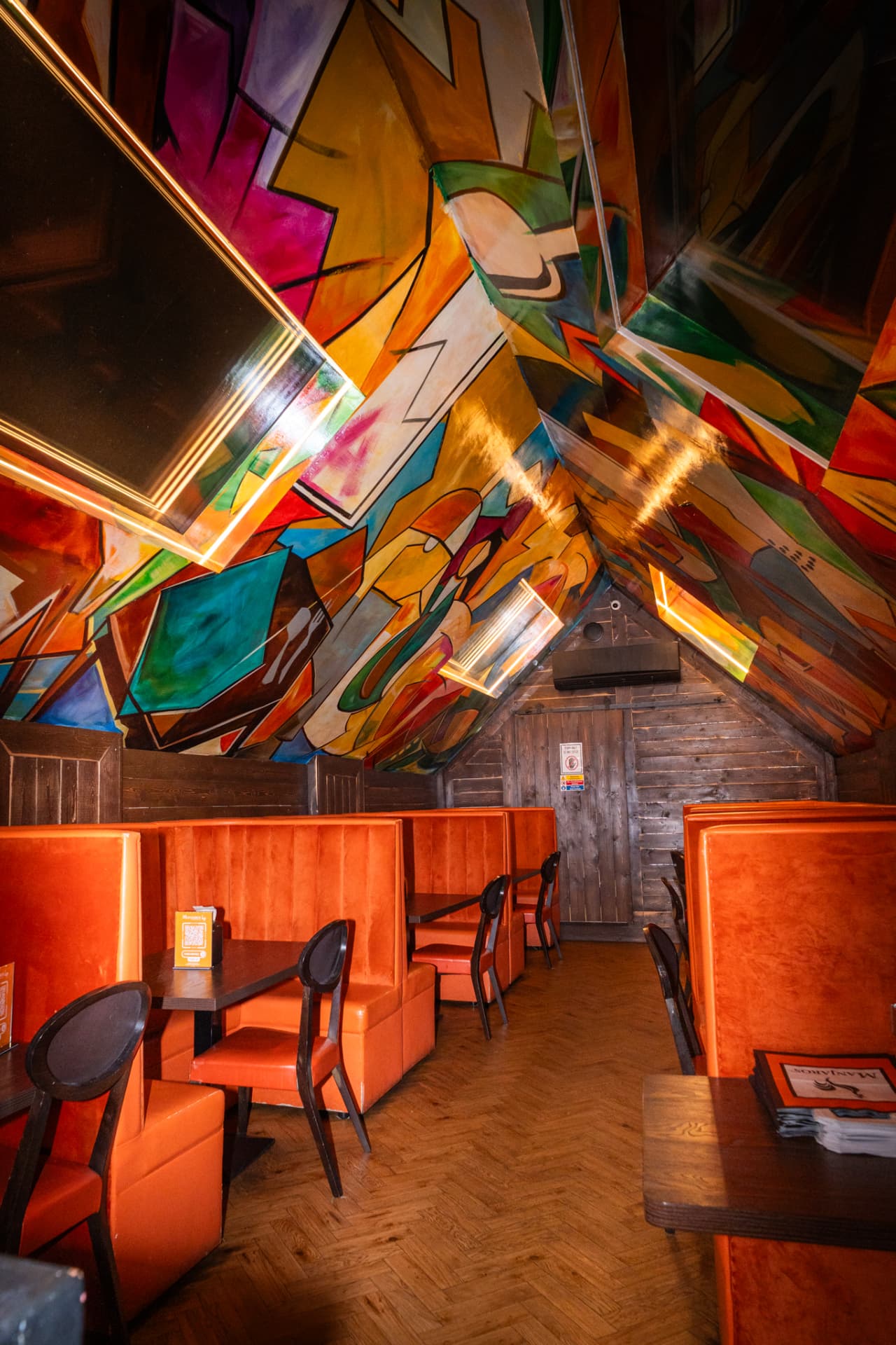 Manjaros London interior 19