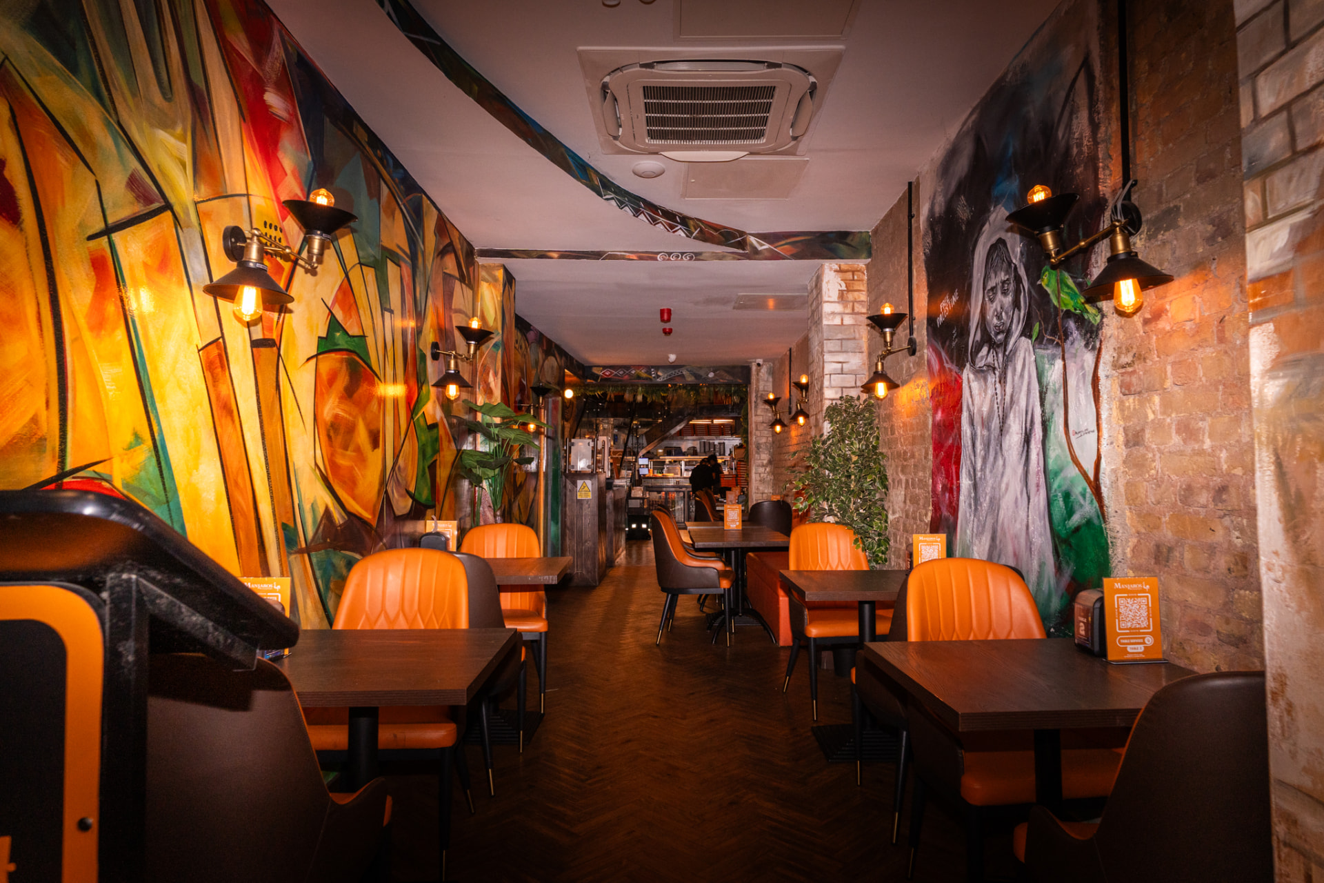 Manjaros London interior 25
