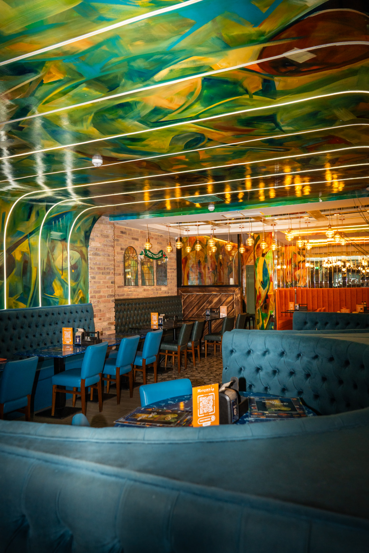 Manjaros London interior 7