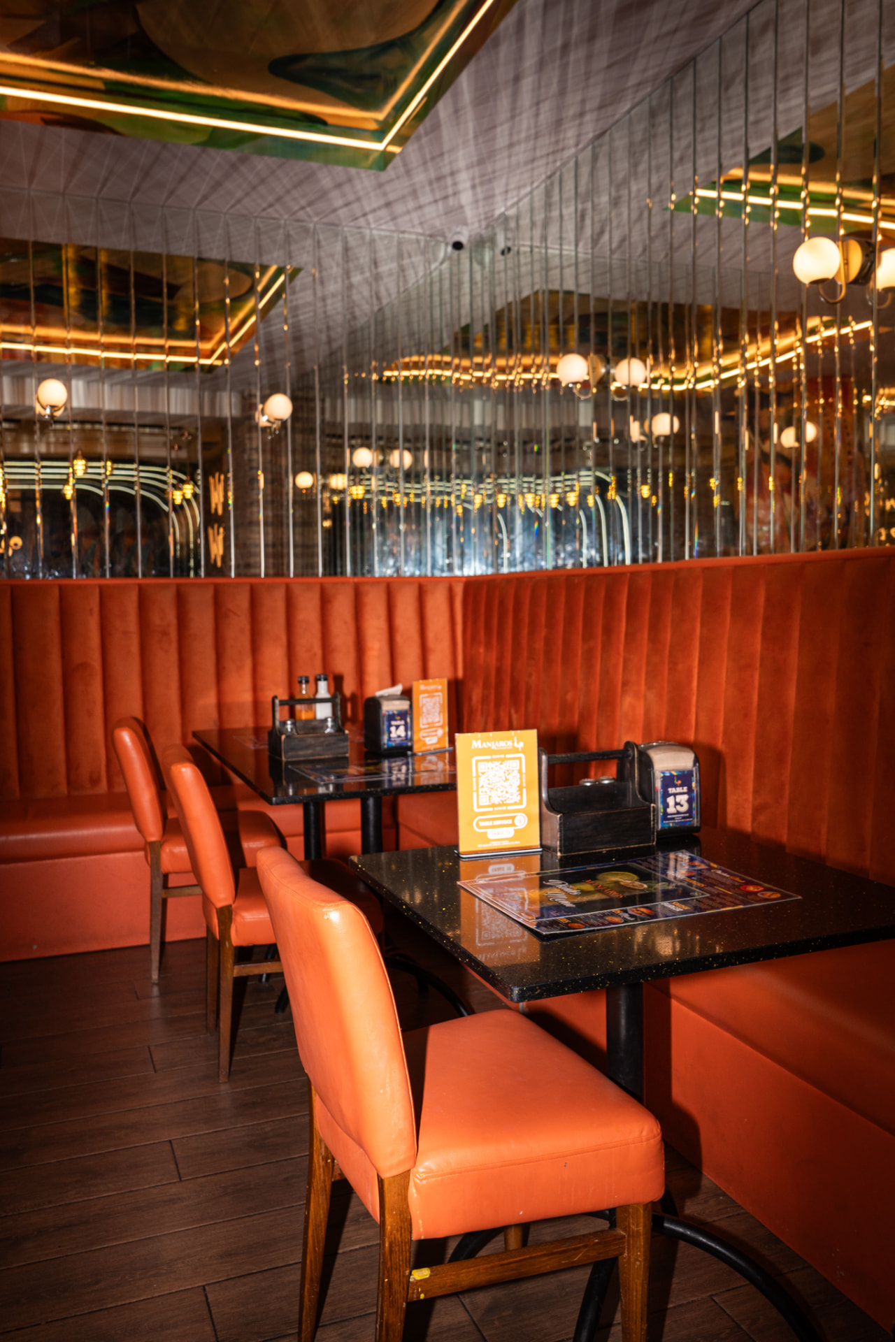 Manjaros London interior 3